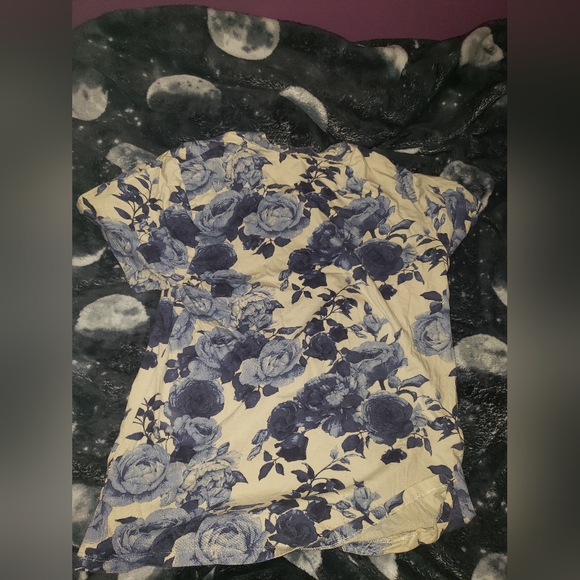 Mens rose top - Picture 4 of 4